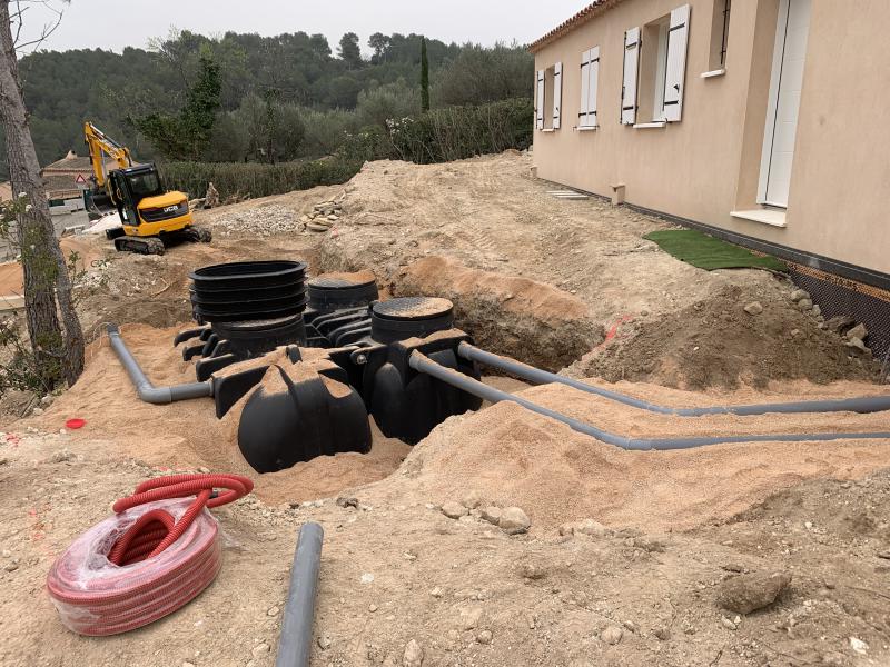 Travaux de construction avec réservoirs